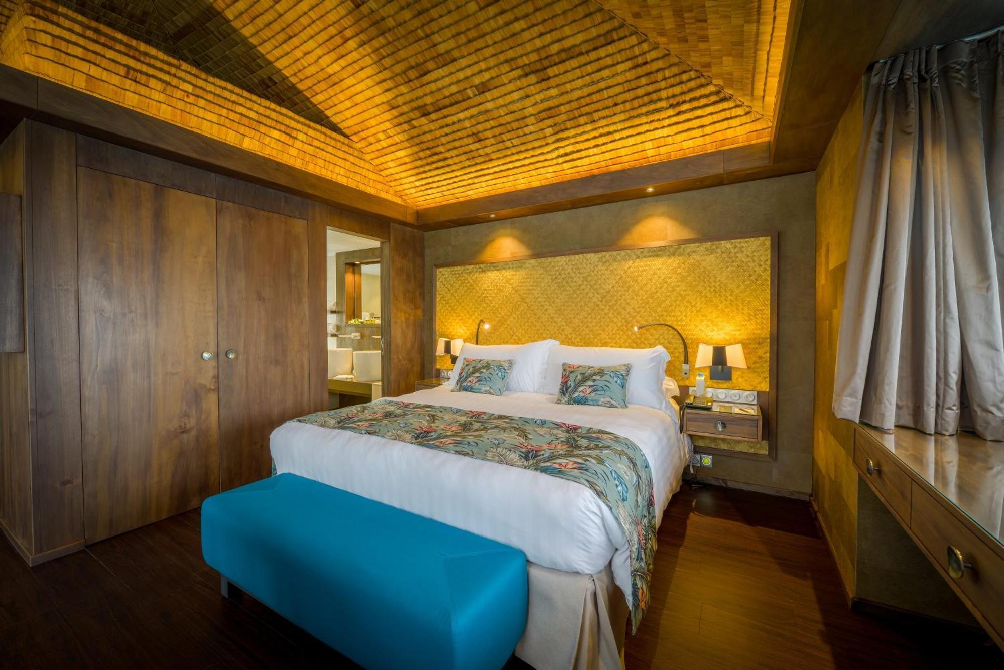 One-Bedroom Overwater Villa Island View